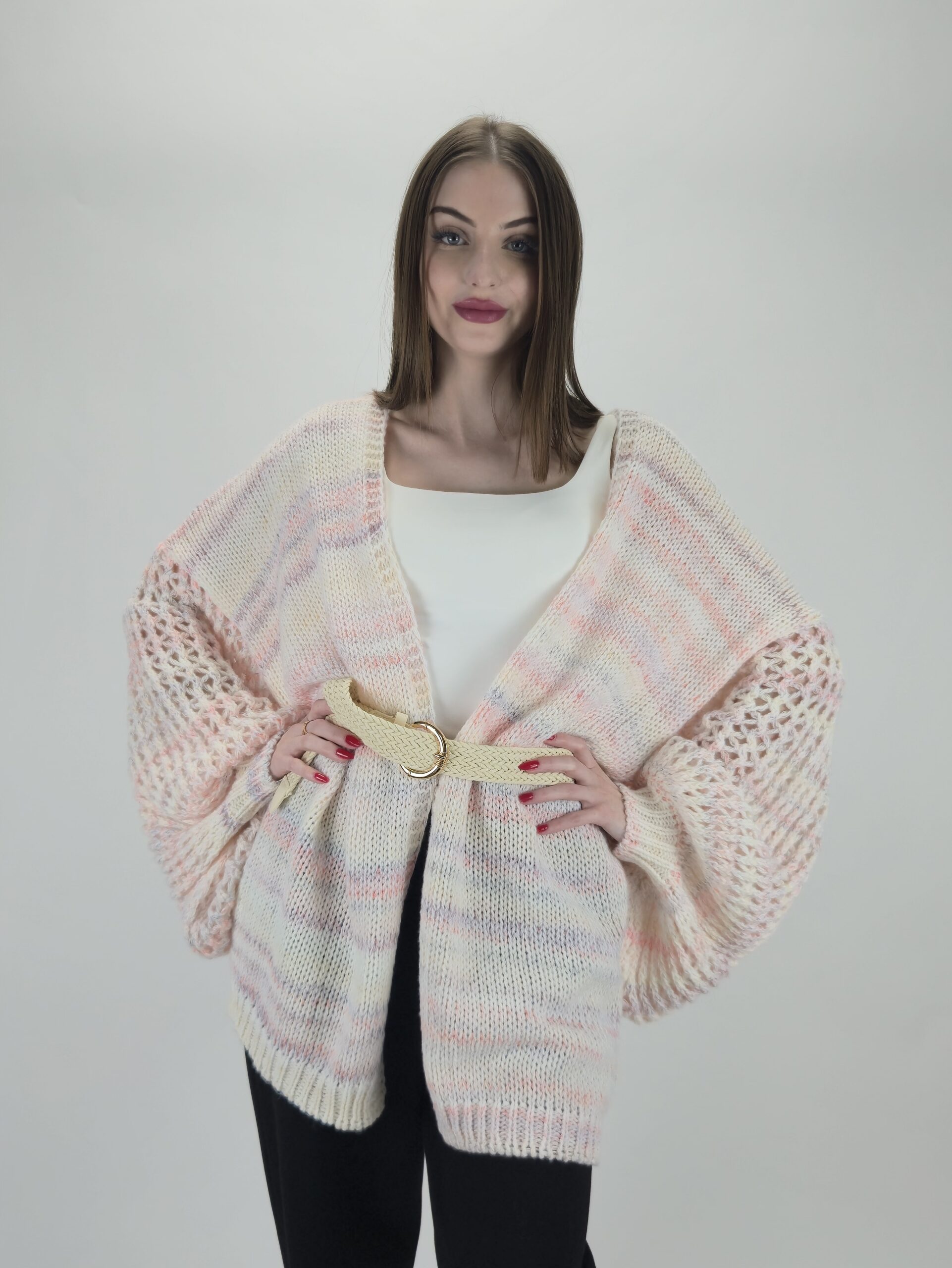 Kardigan z paskiem, kolor pudrowy pastel, ażurowy rękaw, rozmiar uniwersalny