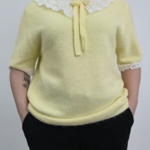 Bluzka bananowa z ażurowym kołnierzykiem, rozmiar uniwersalny