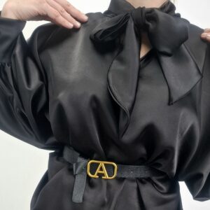 Bluzka czarna z ozdobnym wiązaniem przy szyi, rozmiar uniwersalny