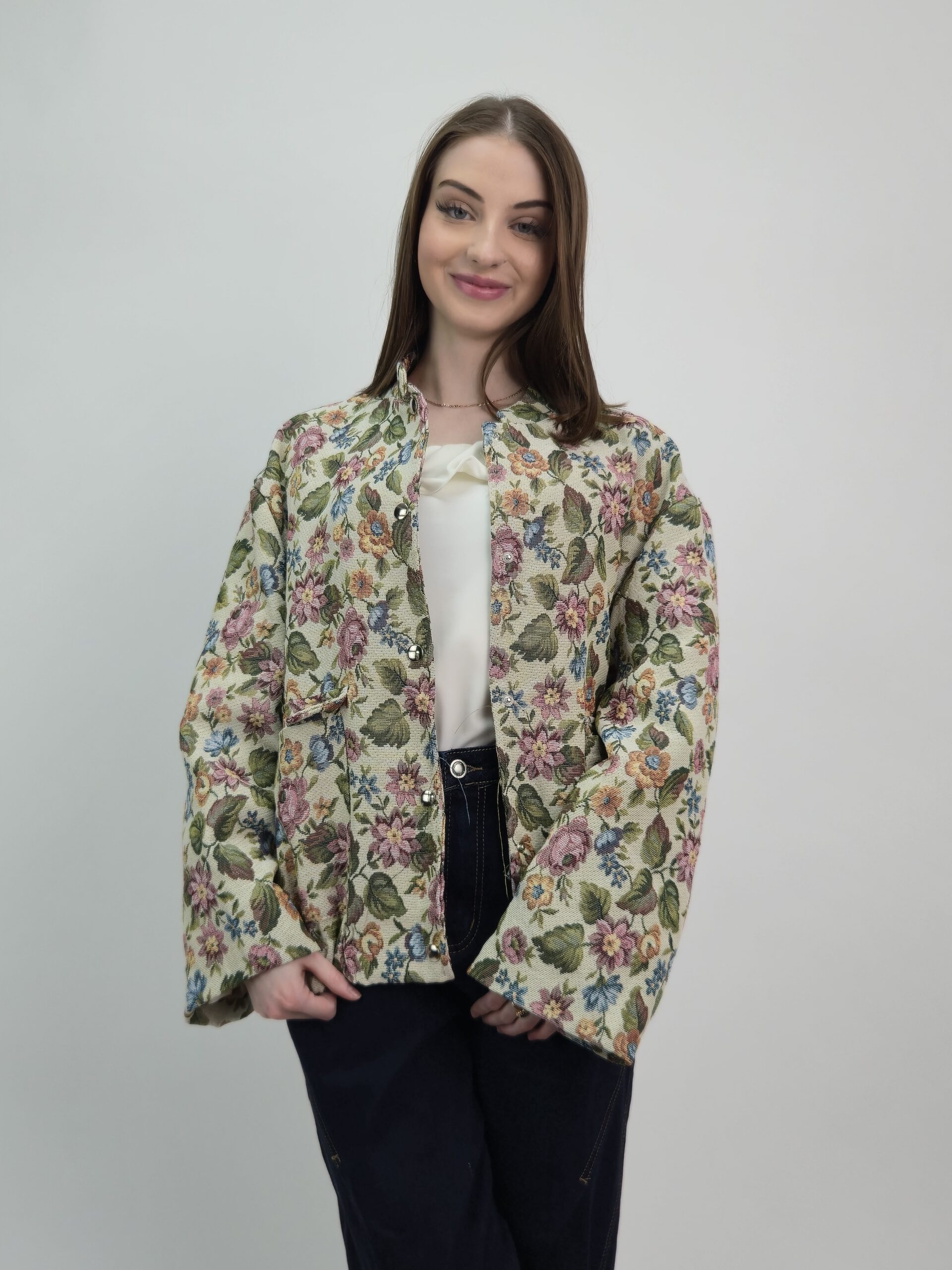 Kurtka żakardowa w kwiaty, elegancka i stylowa - obrazek 2