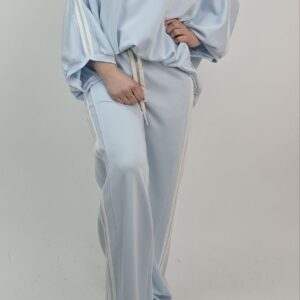 Dres masełkowy o kroju nietoperzowym w kolorze baby blue, rozmiar uniwersalny