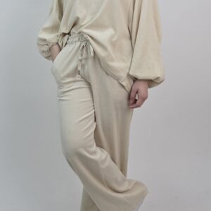 Dres welurowy z kapturem i ozdobną falbanką, kolor beżowy, rozmiar uniwersalny