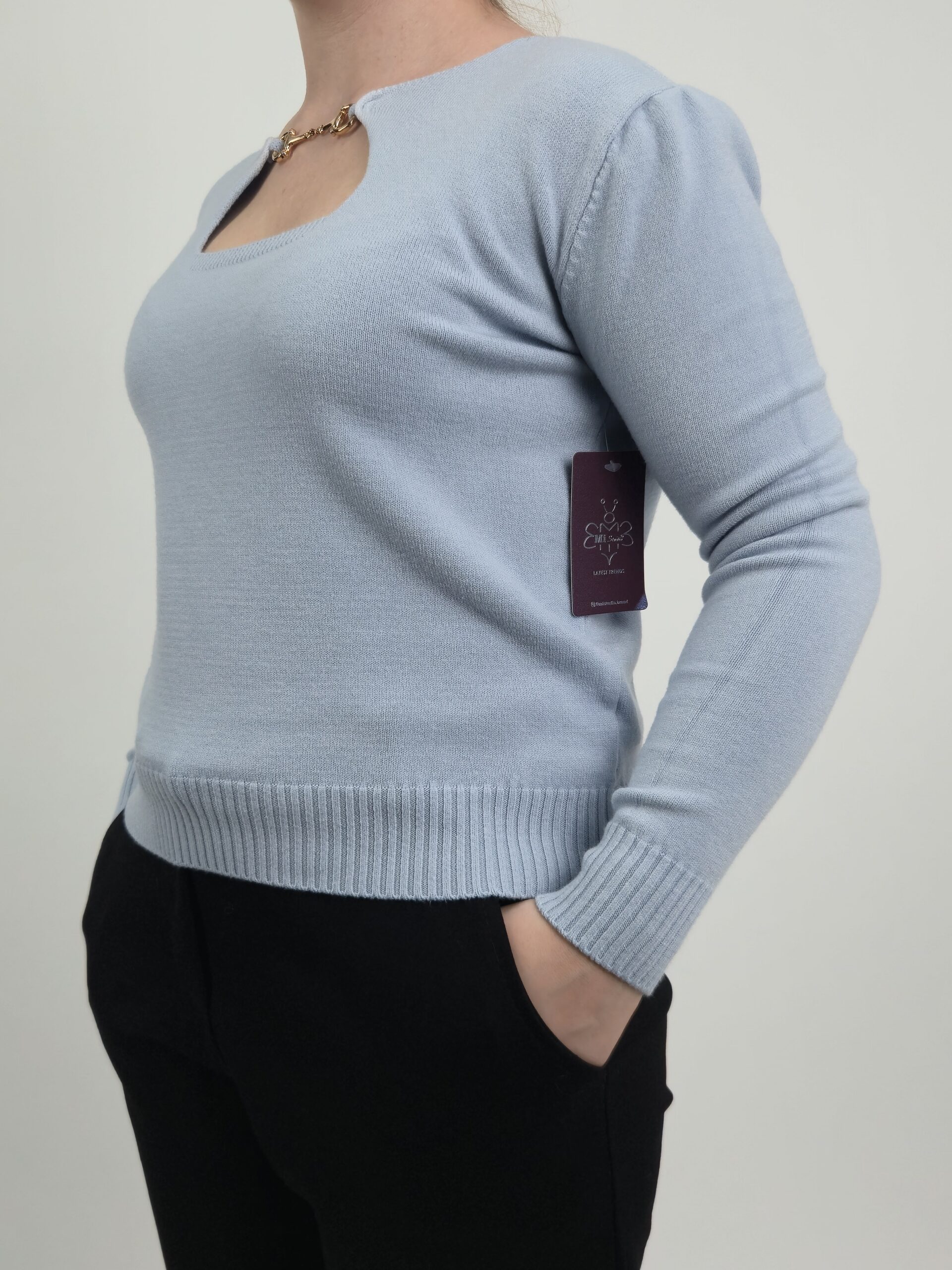 Sweter damski jasno niebieski - obrazek 2