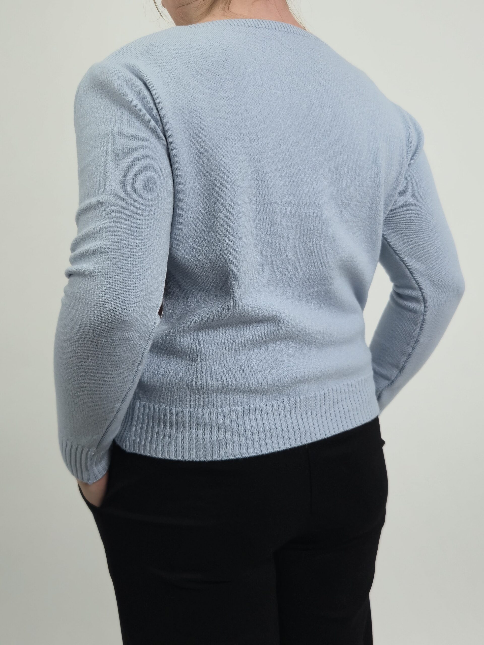 Sweter damski jasno niebieski - obrazek 3