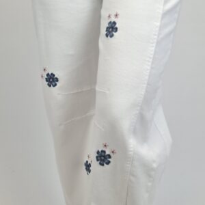 Spodnie typu balloon z kwiatową aplikacją