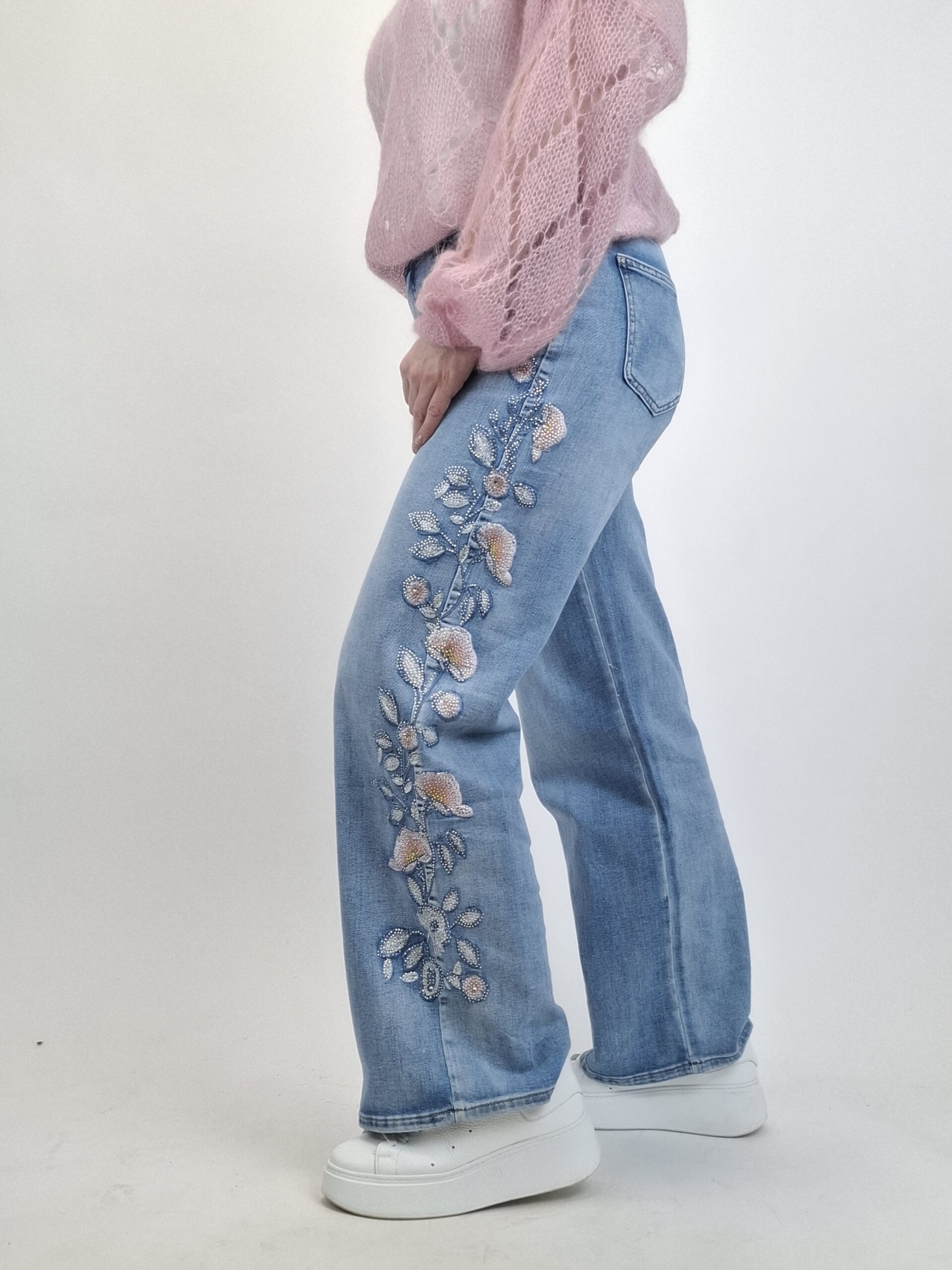 MUST HAVE!! Spodnie jeans z haftem kwiatowym - obrazek 4