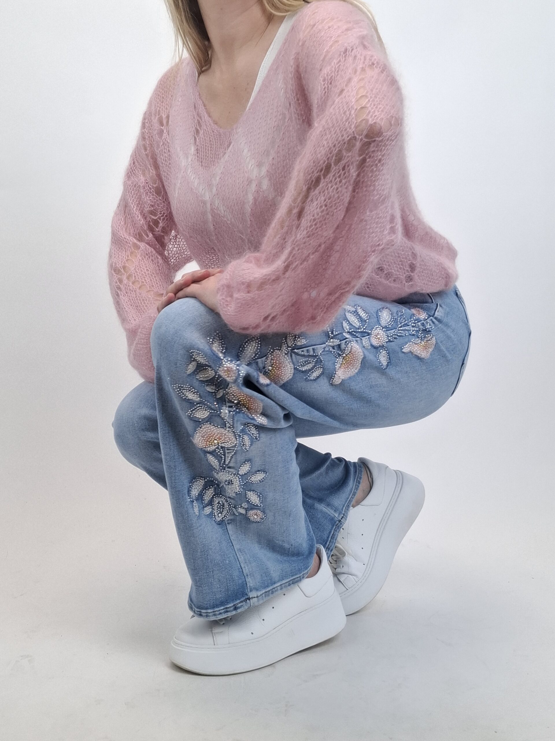 MUST HAVE!! Spodnie jeans z haftem kwiatowym - obrazek 3