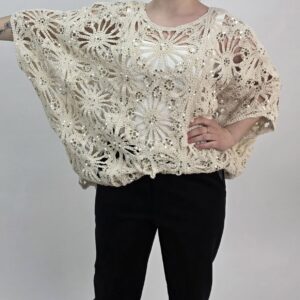 Bluzka nietoperz serwetkowa z cekinowym zdobieniem – beżowa