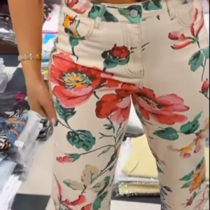 Spodnie z kwiatowym printem typu dzwonki