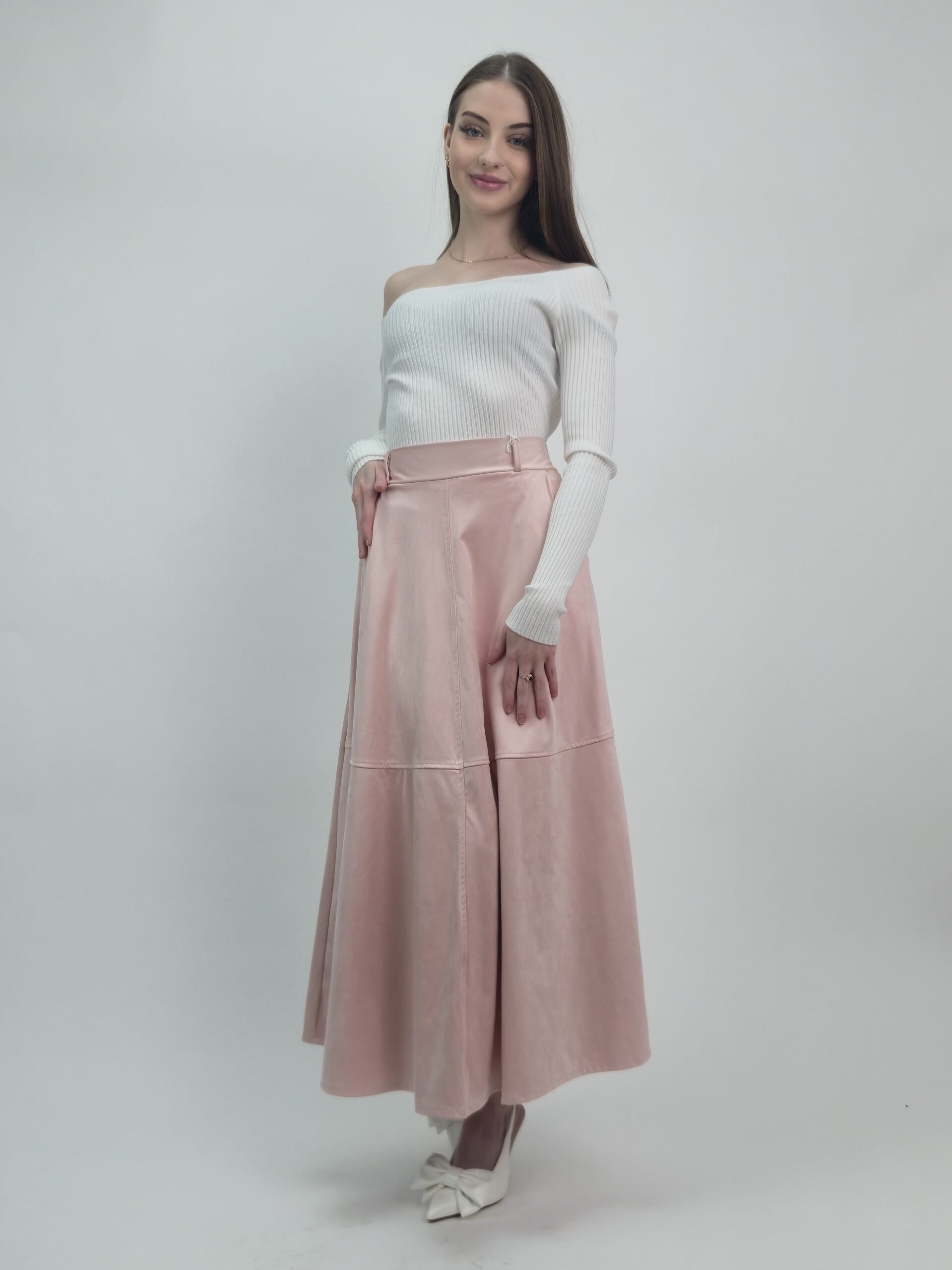 Pudrowa spódnica midi e-zamsz – soft elegance - obrazek 3