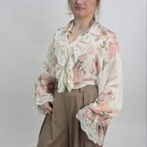 Bluzka z 100% wiskozy Romantic Rose z Żabotem – Śmietankowa