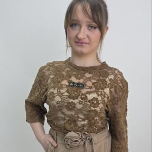 Bluzka ażurowa elegancka w florystyczny wzór, kolor koniakowy– produkt polski 🇵🇱