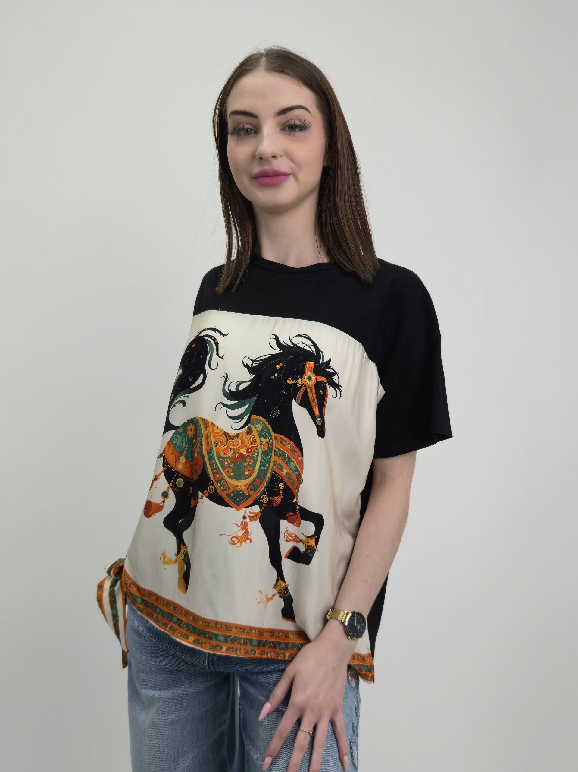 Bluzka dotyk jedwabiu – Horse Print, czarna - obrazek 2