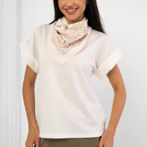 Biała bluzka z apaszką- elegancka i casual