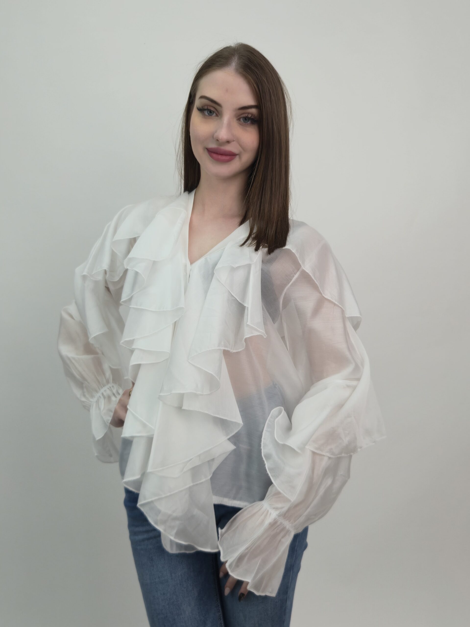 Biała bluzka z falbanami premium - obrazek 2