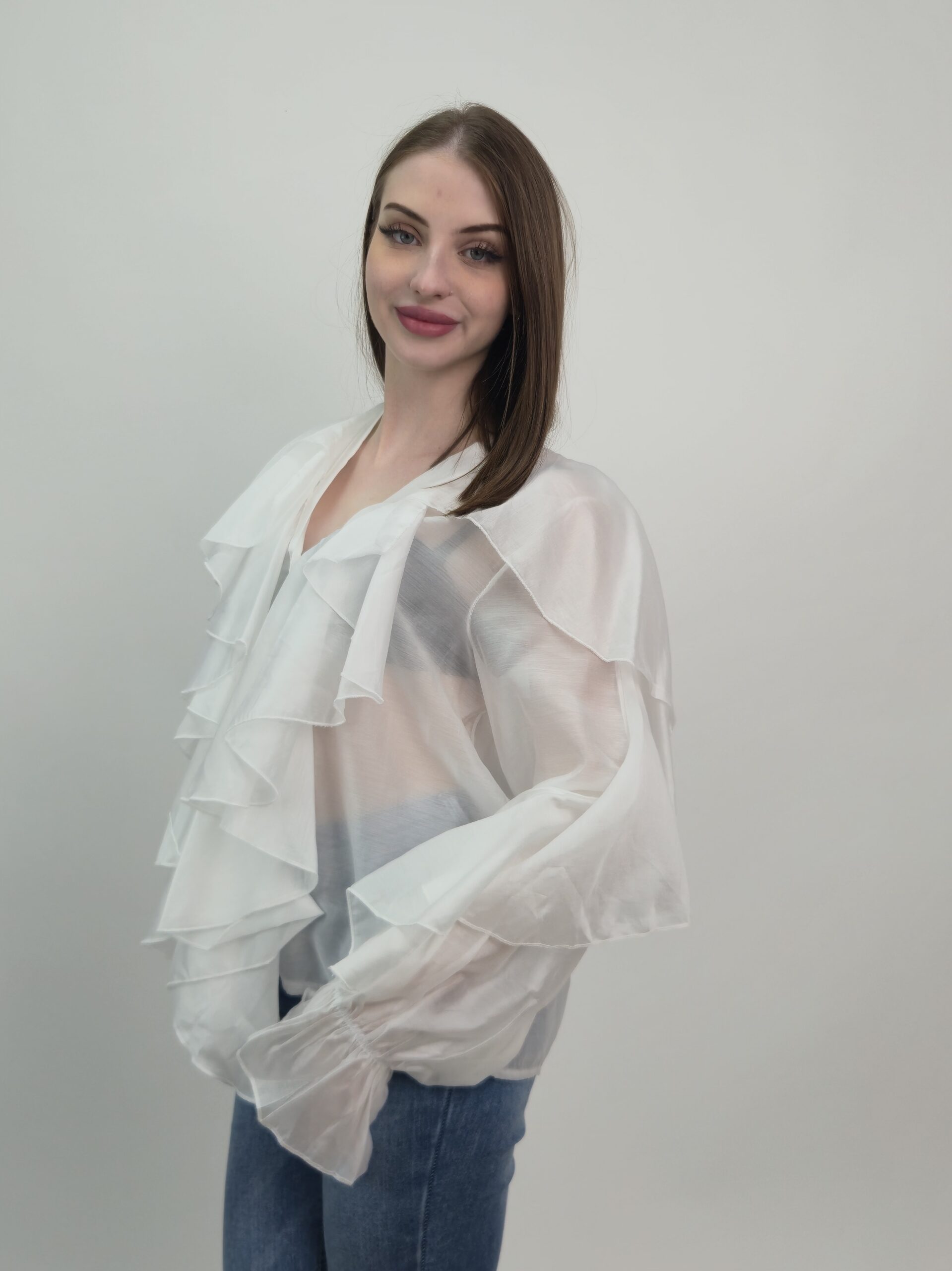 Biała bluzka z falbanami premium