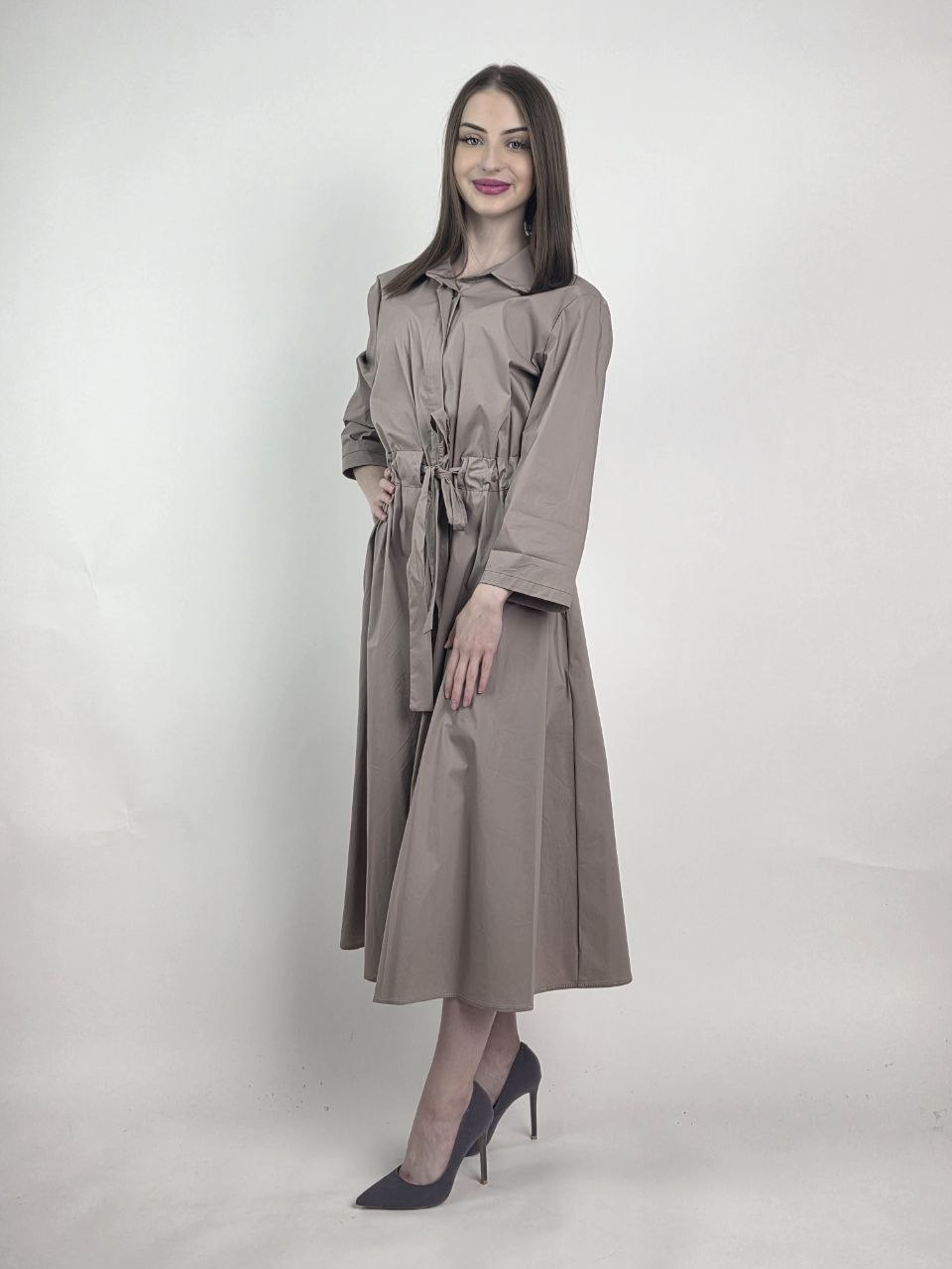 Sukienka Aurora Taupe Szmizjerka Midi Premium - obrazek 2