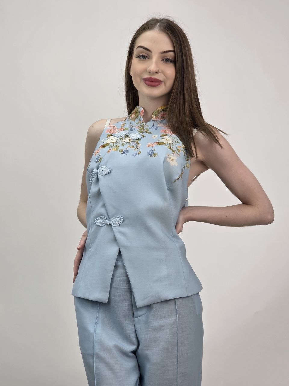 UNIKAT! Bluzka w kwiaty z haftem na ekstra okazje!