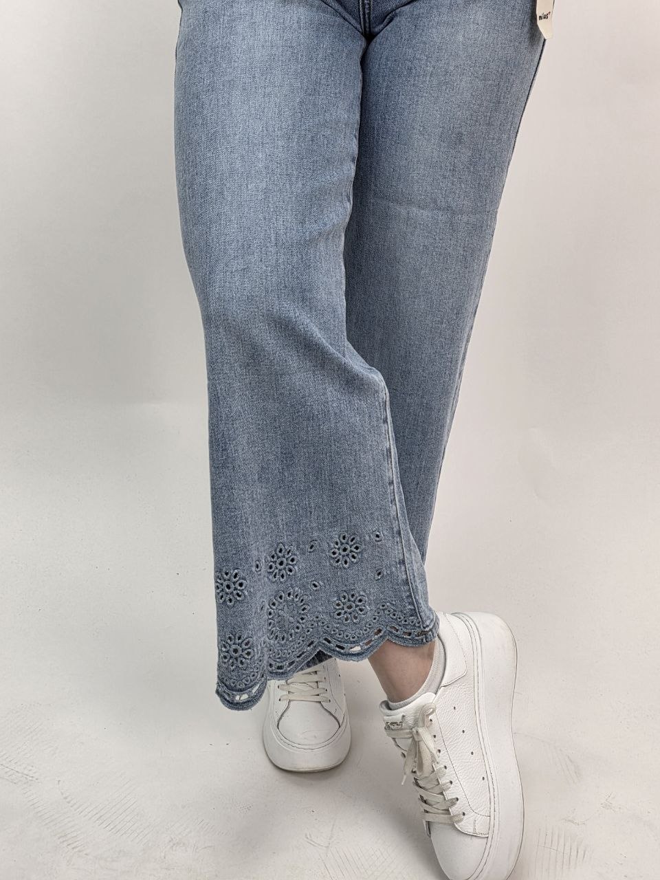 Jeansy wide leg ażurowe wykończenie nogawek