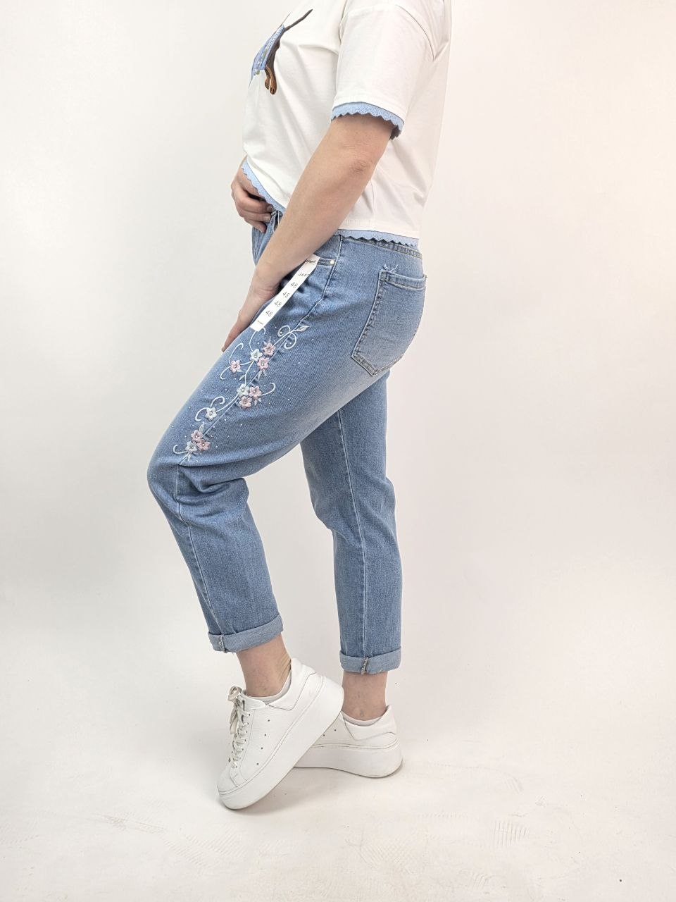 Rewelacyjne Jeansy mom fit z haftem i cyrkoniami większe