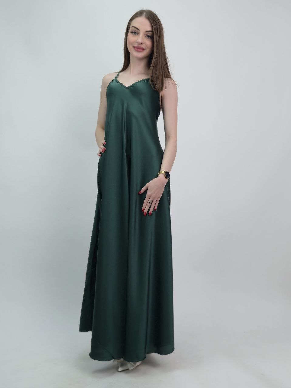 Zielona sukienka satynowa maxi elegancka