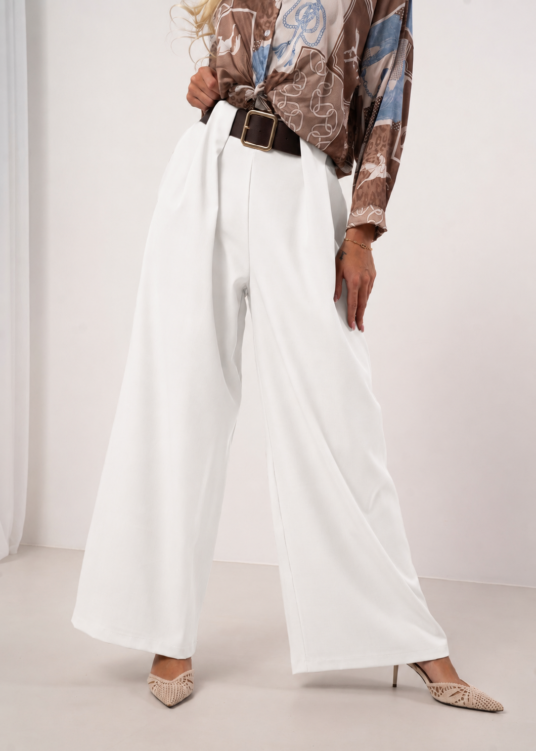 Eleganckie Spodnie Wide Leg Białe z Paskiem - obrazek 2