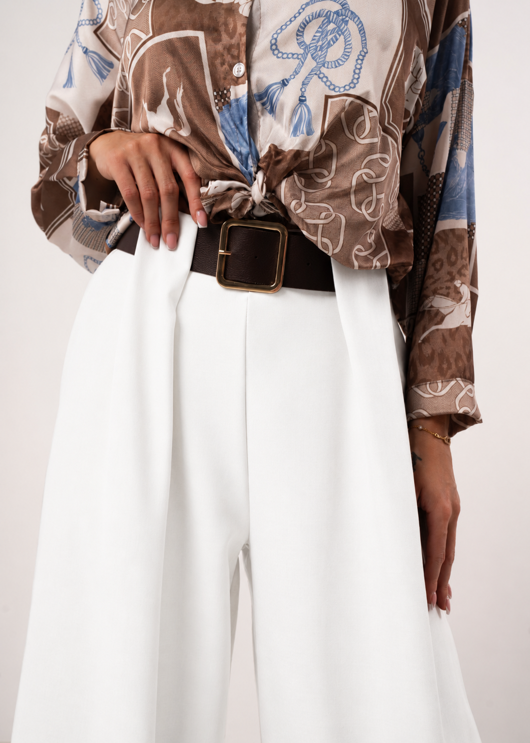 Eleganckie Spodnie Wide Leg Białe z Paskiem