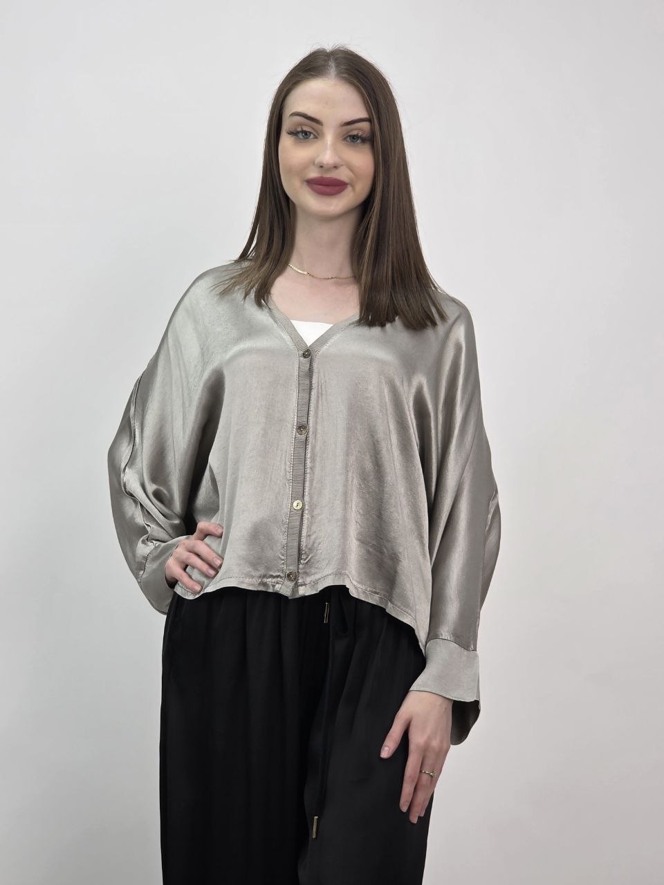 Włoski Kardigan Satynowy Soft Glow – Champagne - obrazek 3