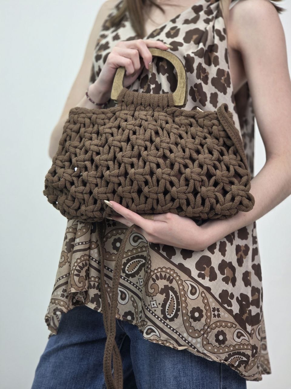 Torebka Chocolate Crochet – pleciona torebka premium z drewnianą rączką