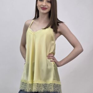 Żółty satynowy top z koronką – elegancki