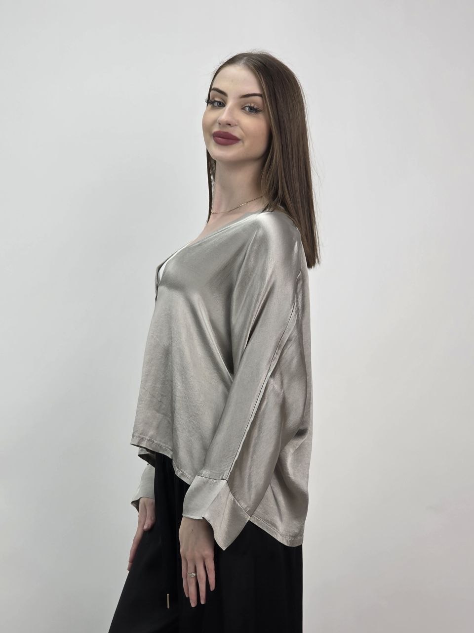 Włoski Kardigan Satynowy Soft Glow – Champagne - obrazek 5