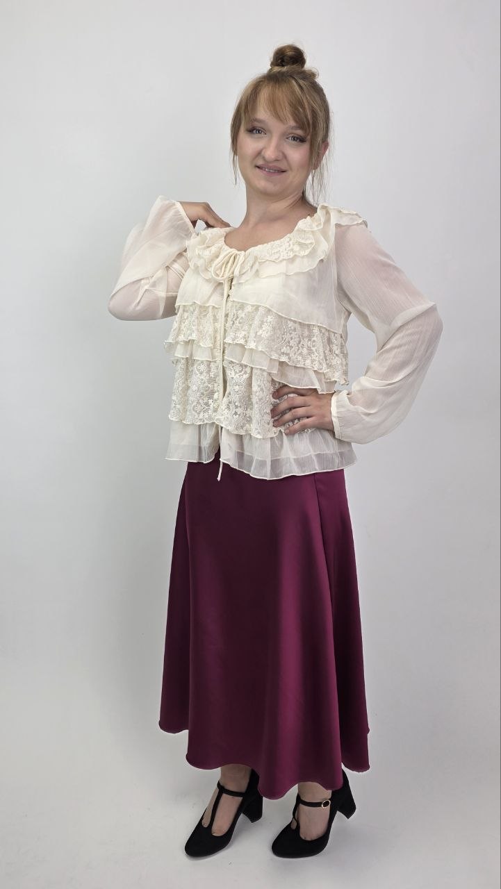 Elegancka bluzka z koronką i falbanami ecru - obrazek 2