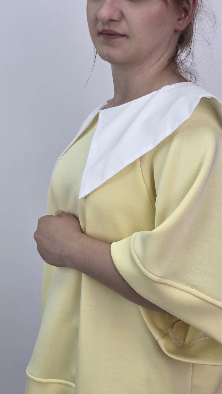 Bluzka Butter Chic z Oversize Kołnierzem - obrazek 4