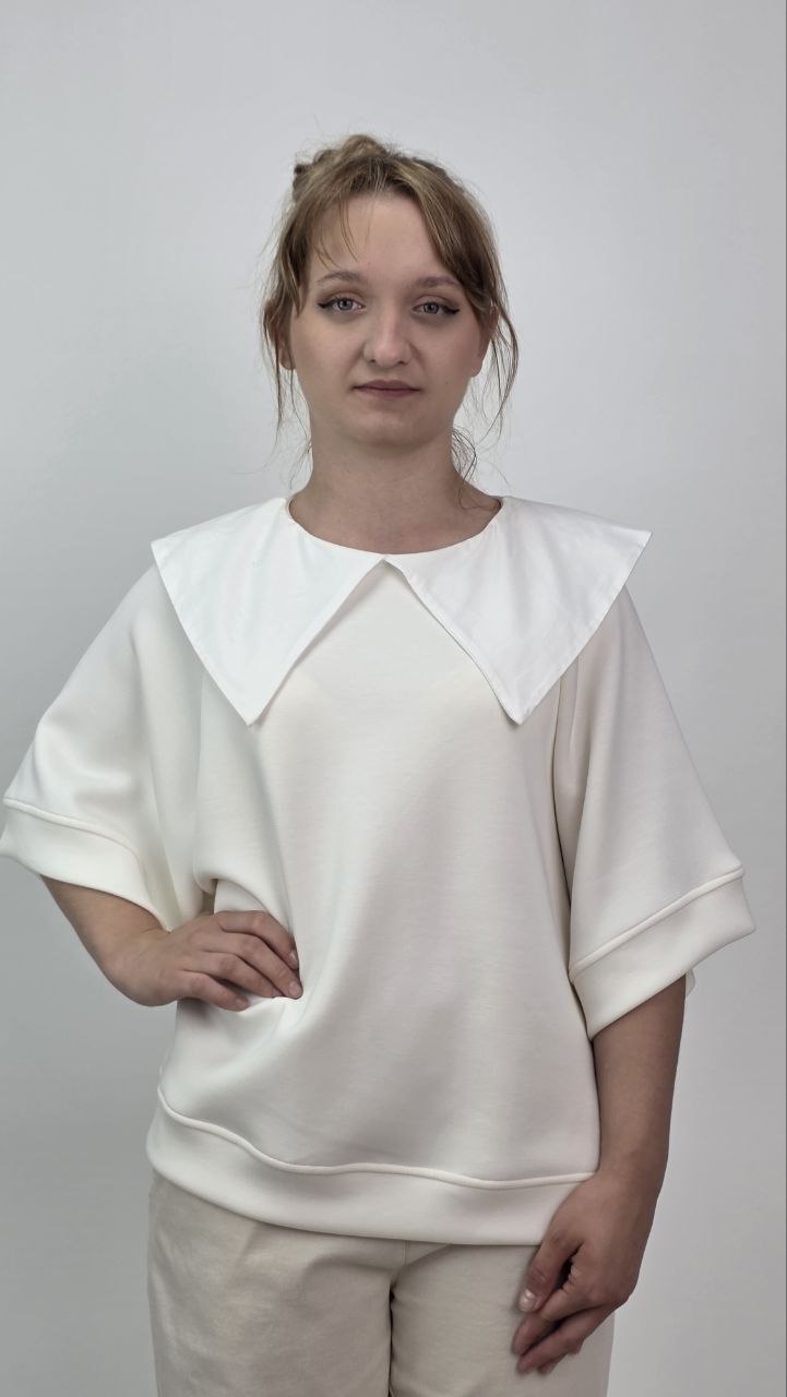 Bluzka Ivory Chic z Oversize Kołnierzem