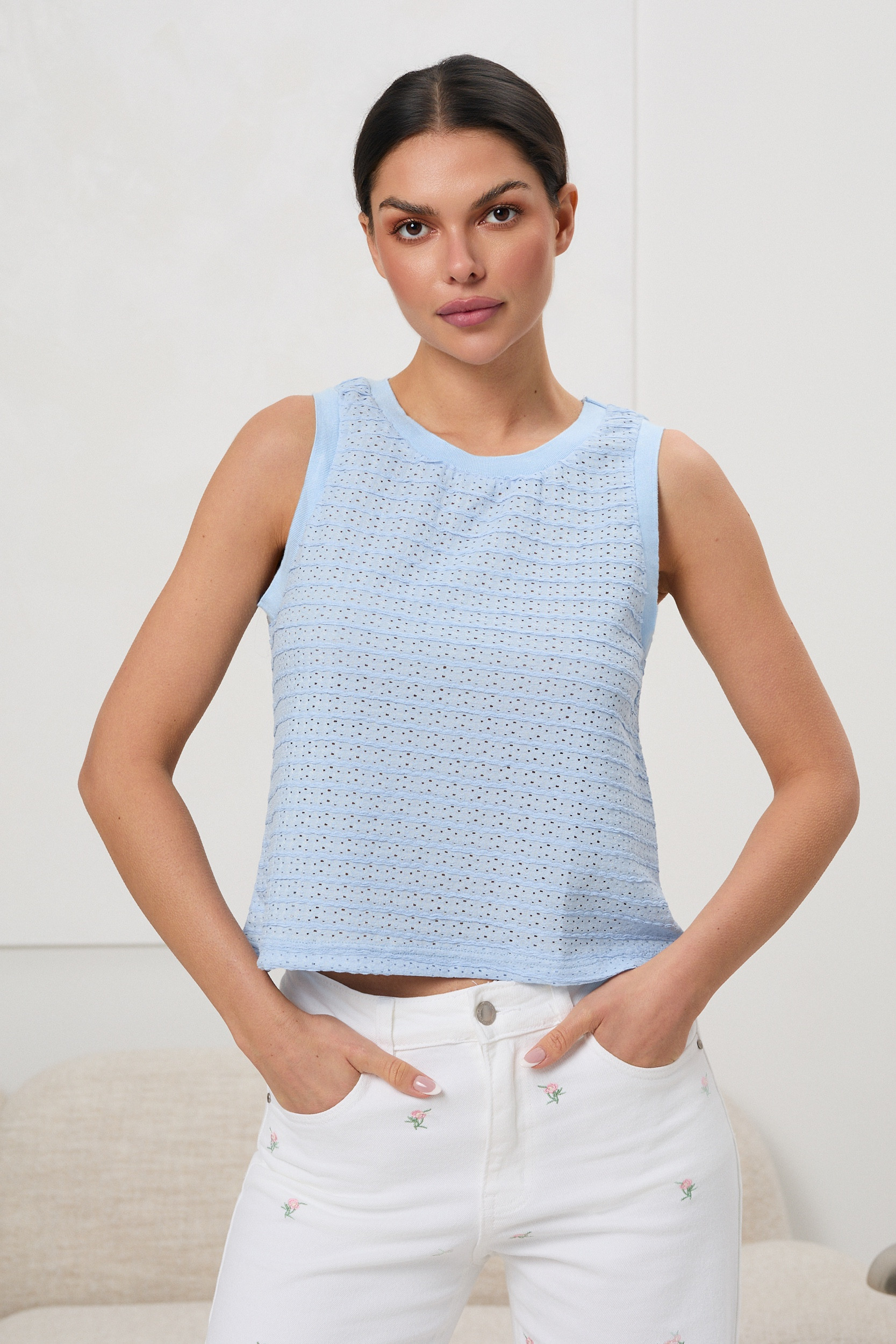 Top Ażurowy Minimal Chic – Baby-blue