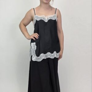 Satynowy top Miho’s z koronką Noir Écru