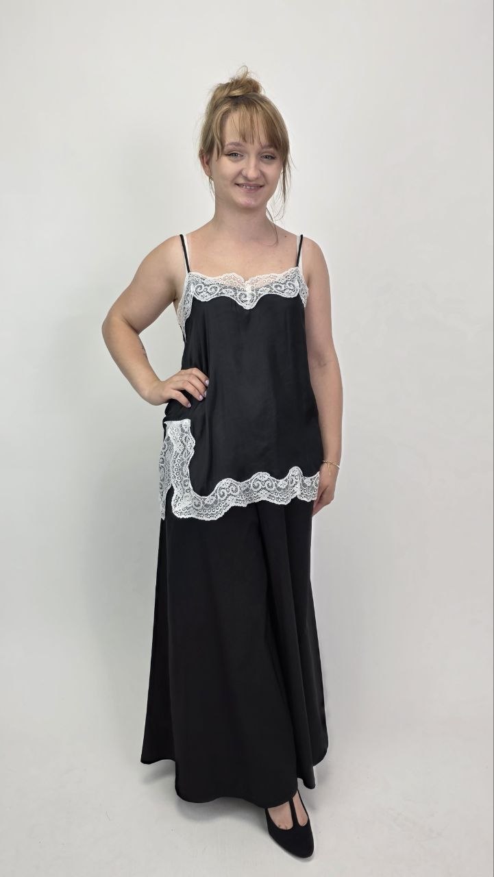 Satynowy top Miho’s z koronką Noir Écru