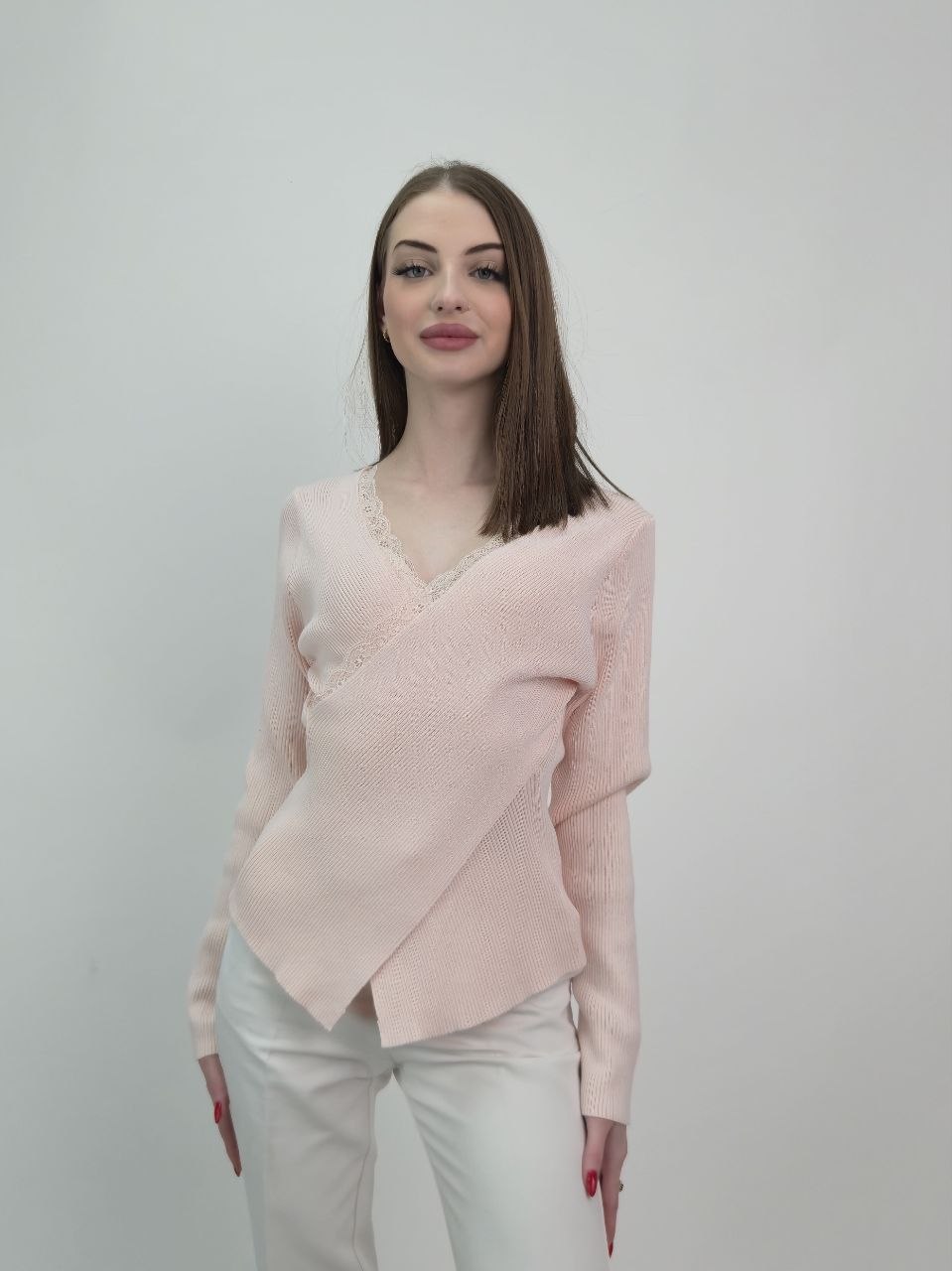 Francuski sweter z koronką Élodie– pudrowy róż