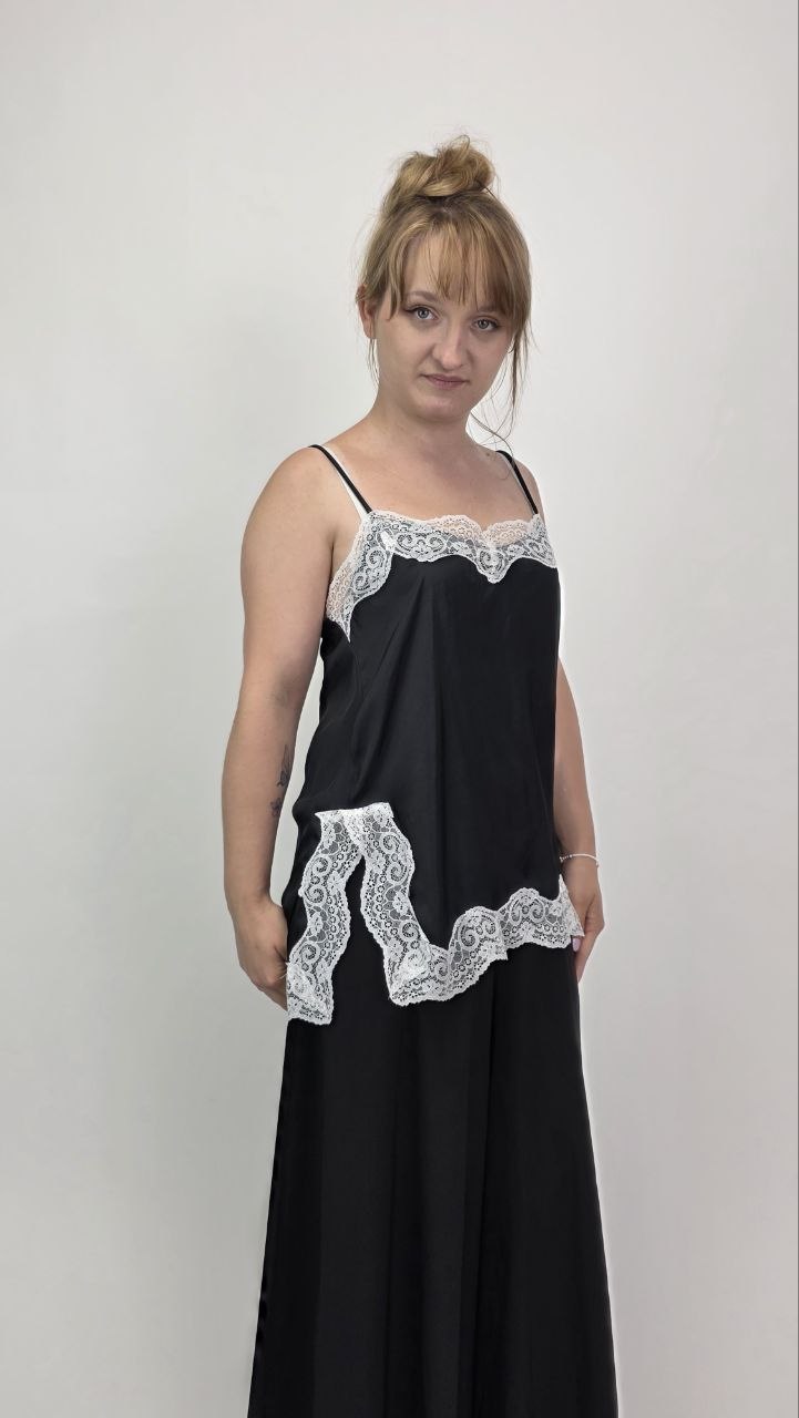 Satynowy top Miho’s z koronką Noir Écru - obrazek 4