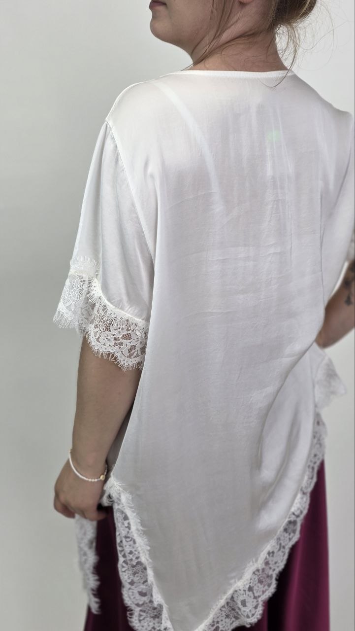 Bluzka asymetryczna Lace White z koronką - obrazek 3